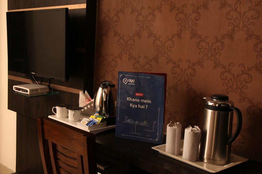 Oyo 905 Galaxy View Hotel Allāhābād Junction Buitenkant foto