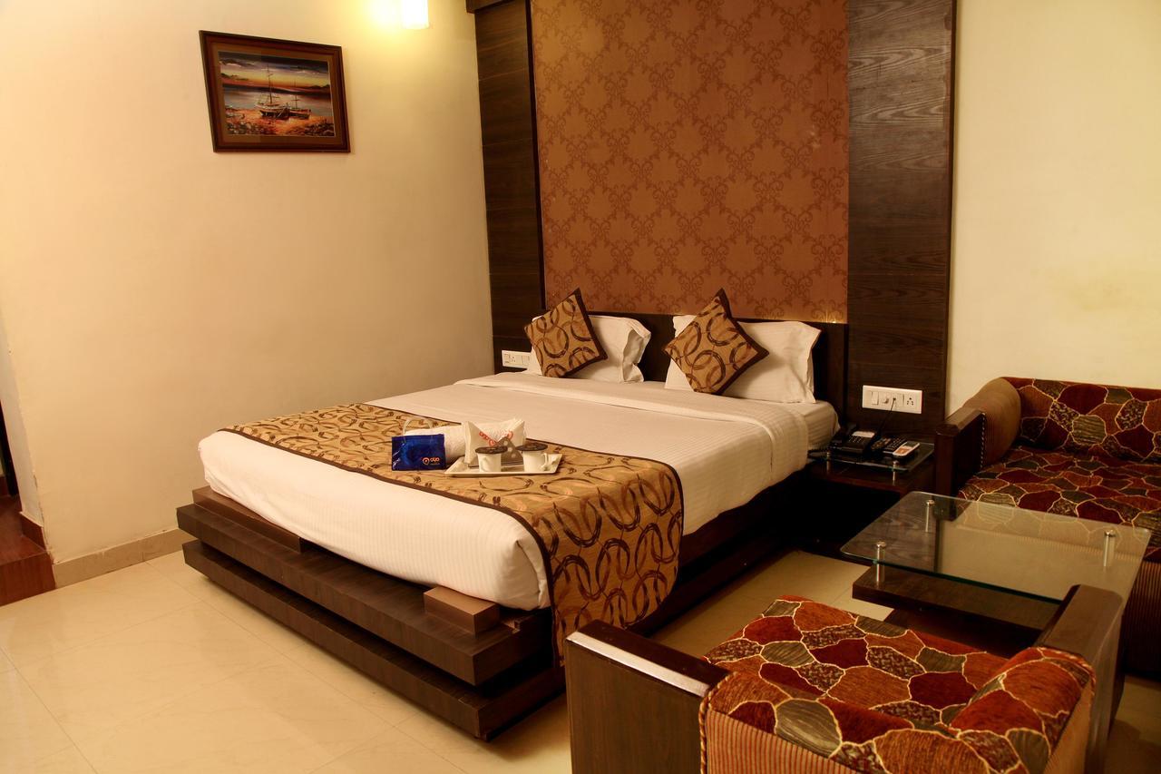 Oyo 905 Galaxy View Hotel Allāhābād Junction Buitenkant foto
