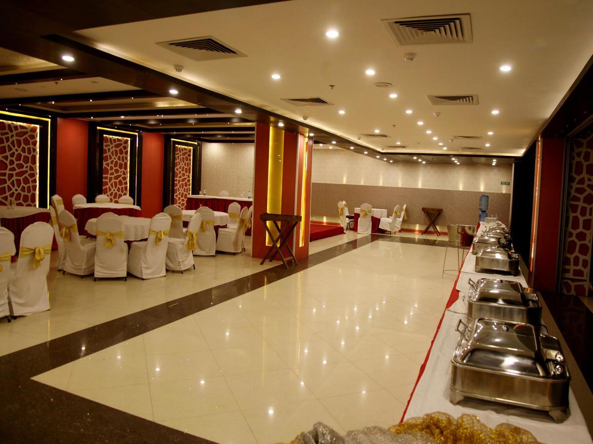 Oyo 905 Galaxy View Hotel Allāhābād Junction Buitenkant foto