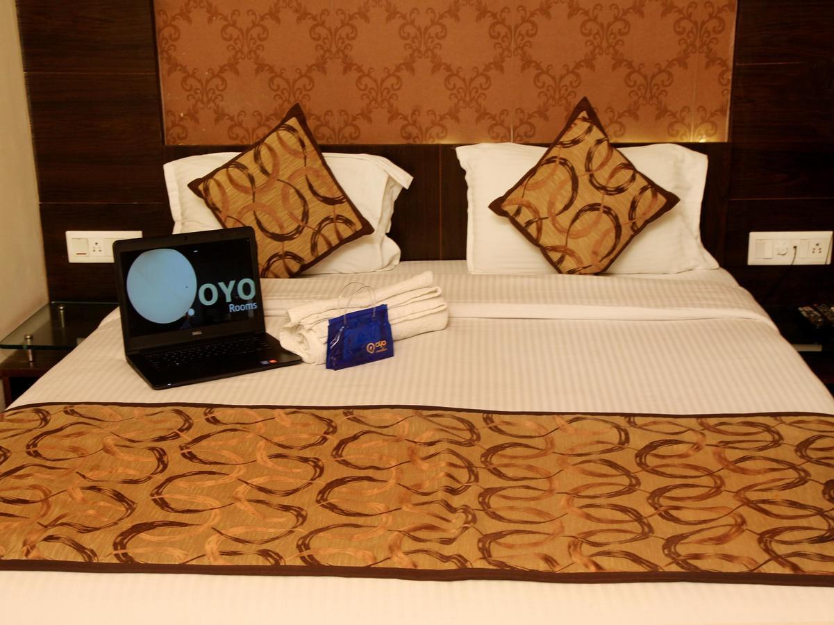 Oyo 905 Galaxy View Hotel Allāhābād Junction Buitenkant foto