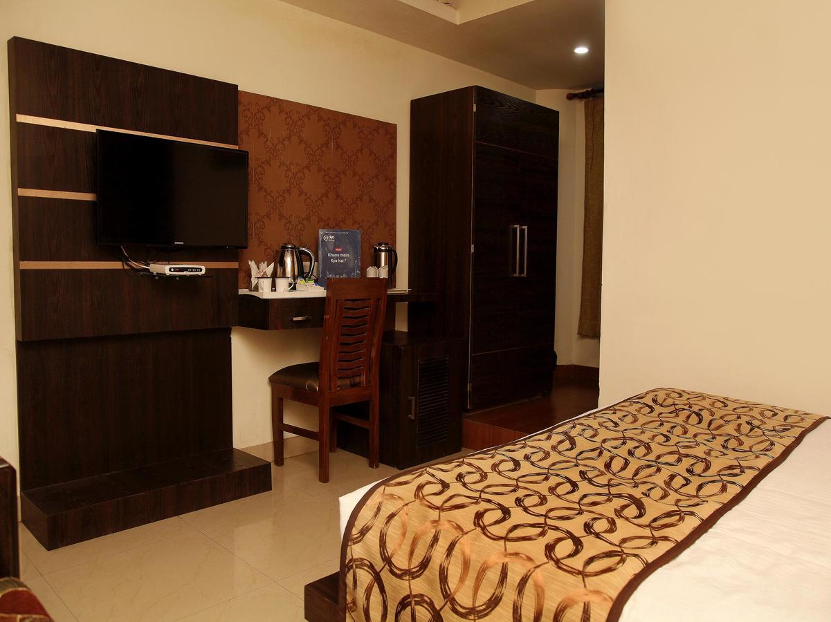 Oyo 905 Galaxy View Hotel Allāhābād Junction Buitenkant foto