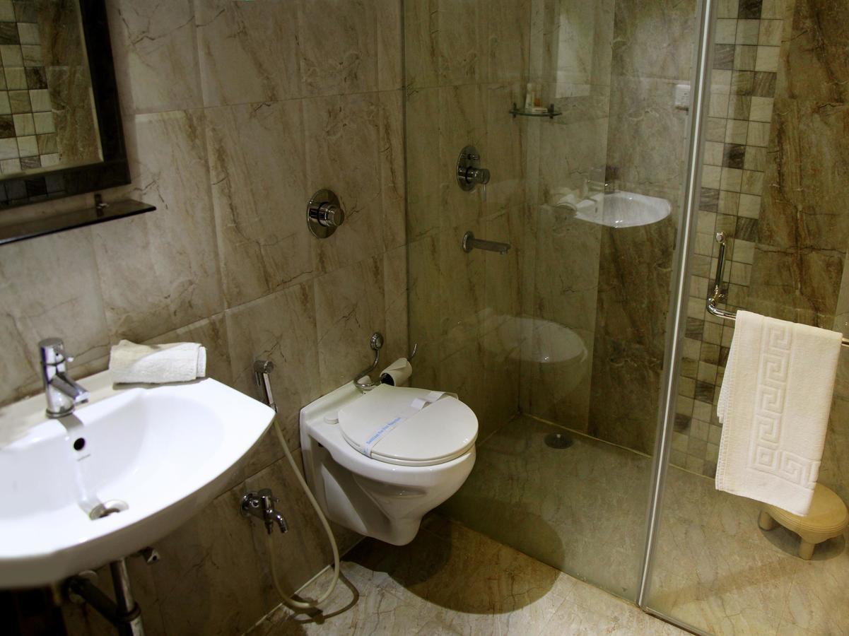 Oyo 905 Galaxy View Hotel Allāhābād Junction Buitenkant foto