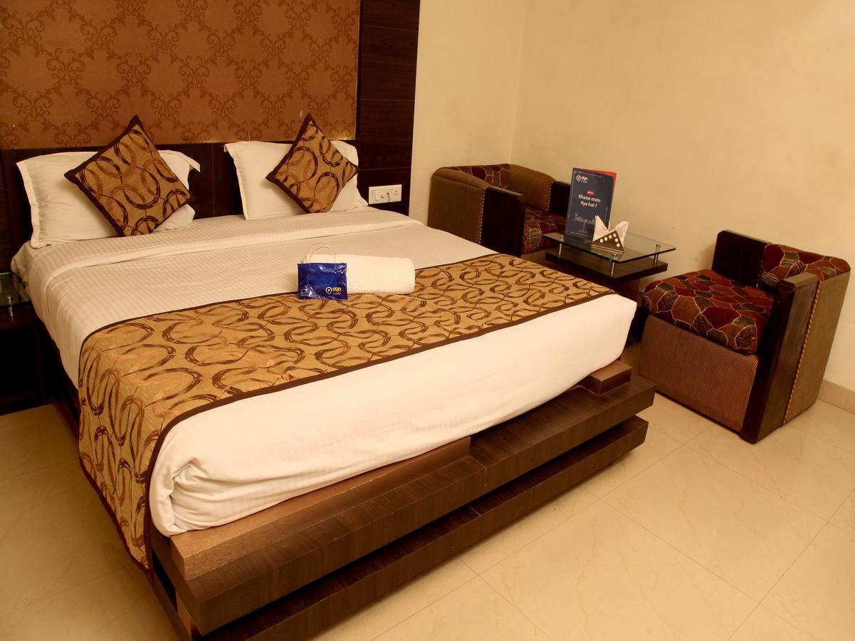 Oyo 905 Galaxy View Hotel Allāhābād Junction Buitenkant foto